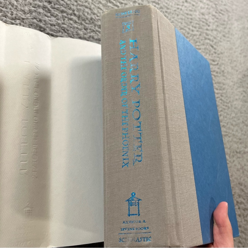 Harry Potter and the Order of the Phoenix Book - Picture 7 of 10